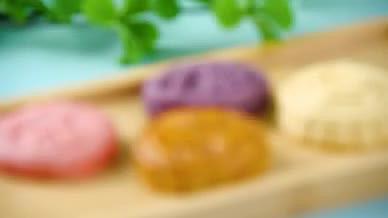升格月饼网红彩色月饼冰皮月饼中秋节视频的预览图